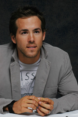 Ryan Reynolds Poster 2218445