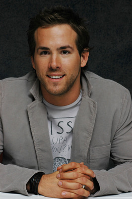 Ryan Reynolds Poster 2218475