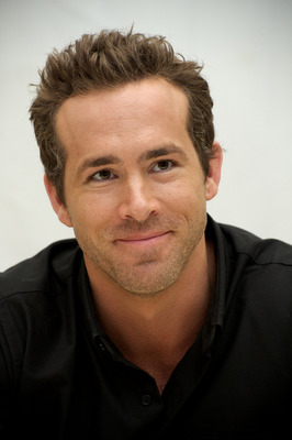 Ryan Reynolds Poster 2221437
