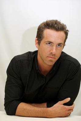 Ryan Reynolds Poster 2221440