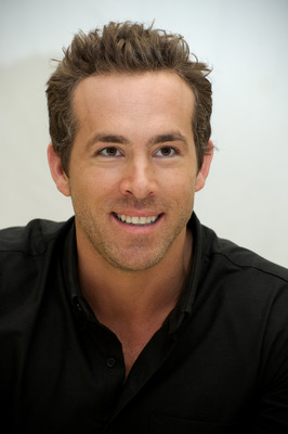 Ryan Reynolds Poster 2221441