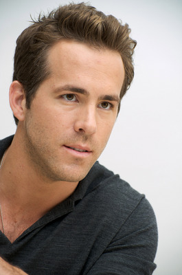 Ryan Reynolds Poster 2345333