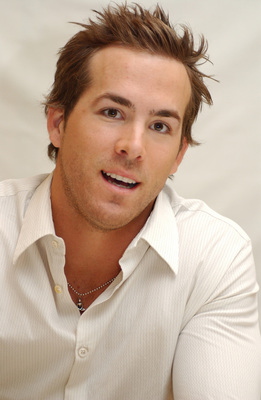 Ryan Reynolds Poster 2393902