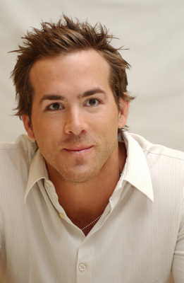 Ryan Reynolds Poster 2393903