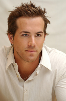Ryan Reynolds Poster 2393905