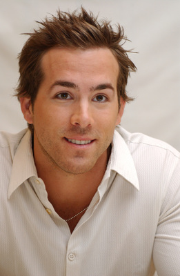 Ryan Reynolds Poster 2393906