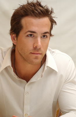 Ryan Reynolds Poster 2393907
