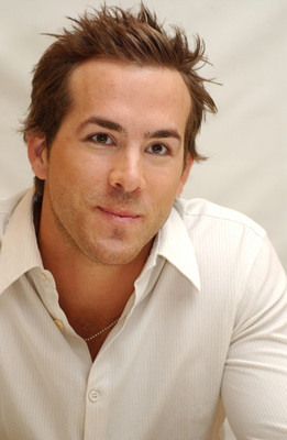Ryan Reynolds Poster 2393911