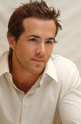 Ryan Reynolds Poster 2393912