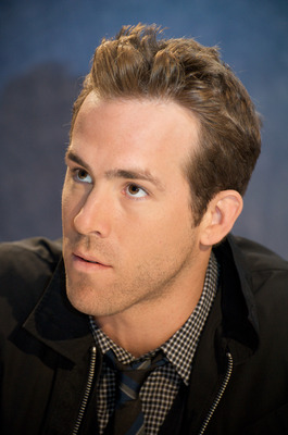 Ryan Reynolds Poster 2424426