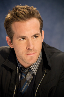 Ryan Reynolds Poster 2424427