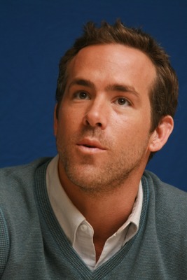 Ryan Reynolds Poster 2438449