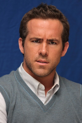 Ryan Reynolds Poster 2447296
