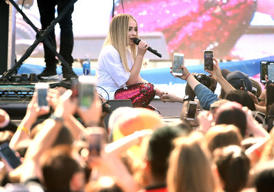 Sabrina Carpenter Poster 3279550