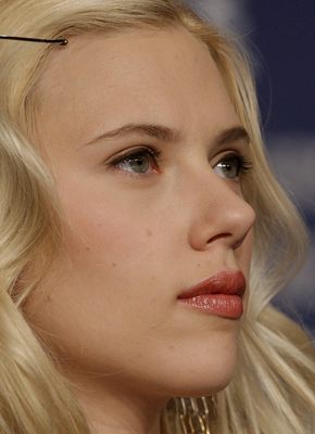 Scarlett Johansson Poster 2076426