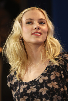 Scarlett Johansson Poster 2076440