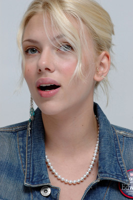 Scarlett Johansson Poster 2229992