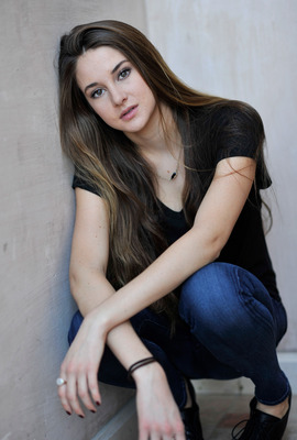 Shailene Woodley Poster 2008000