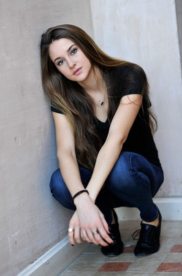 Shailene Woodley Poster 2008024