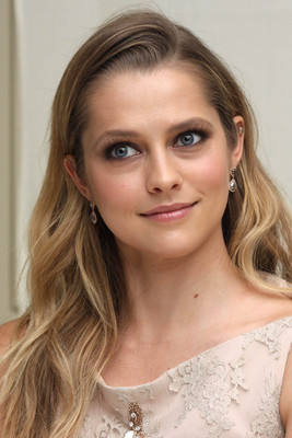 Teresa Palmer Poster 2350320