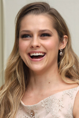 Teresa Palmer Poster 2350324