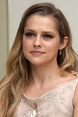 Teresa Palmer Poster 2350325