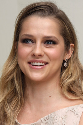 Teresa Palmer Poster 2350328