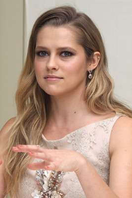 Teresa Palmer Poster 2350331