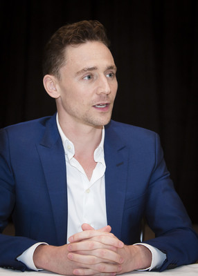 Tom Hiddleston Poster 2363591