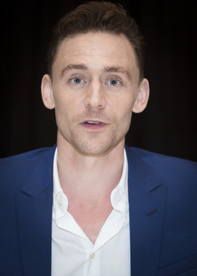 Tom Hiddleston Poster 2363592
