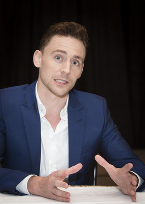 Tom Hiddleston Poster 2363596