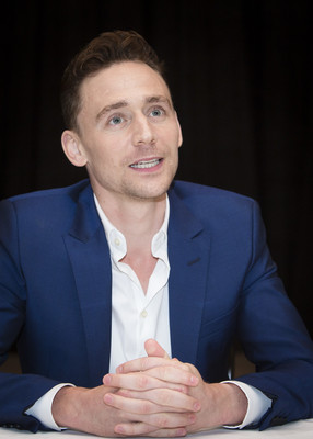 Tom Hiddleston Poster 2363597