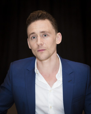 Tom Hiddleston Poster 2363598