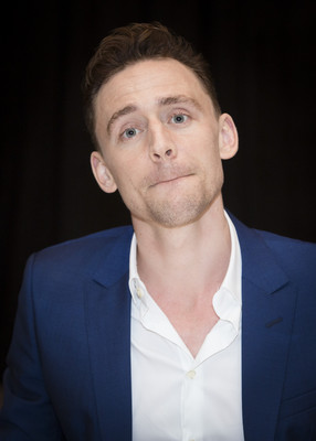 Tom Hiddleston Poster 2363601