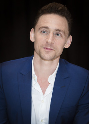 Tom Hiddleston Poster 2363604