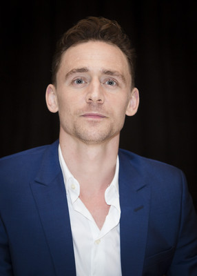 Tom Hiddleston Poster 2363607
