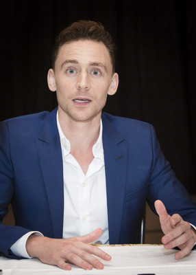 Tom Hiddleston Poster 2363609