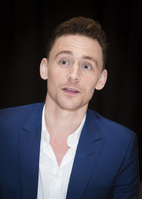 Tom Hiddleston Poster 2363610
