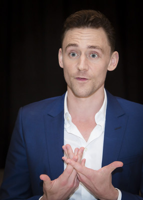 Tom Hiddleston Poster 2363611
