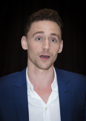Tom Hiddleston Poster 2363612