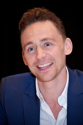 Tom Hiddleston Poster 2430063
