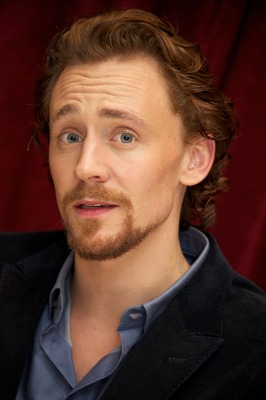 Tom Hiddleston Poster 2430064