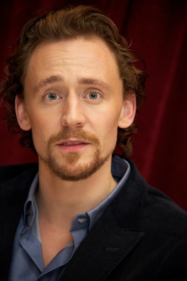 Tom Hiddleston Poster 2430065