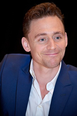 Tom Hiddleston Poster 2430066