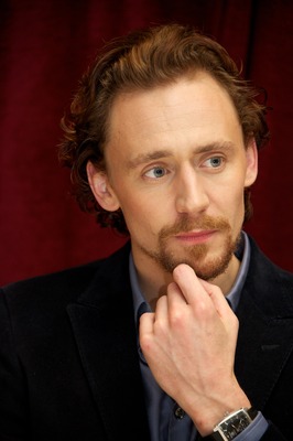 Tom Hiddleston Poster 2430067
