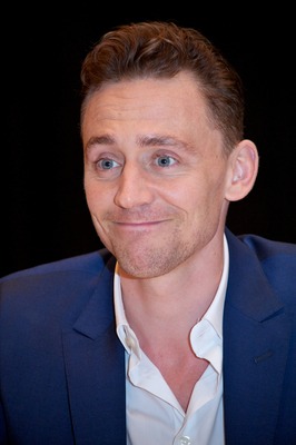 Tom Hiddleston Poster 2430068