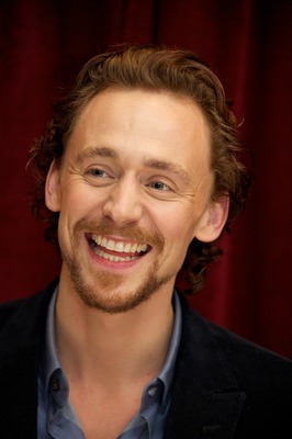 Tom Hiddleston Poster 2430071