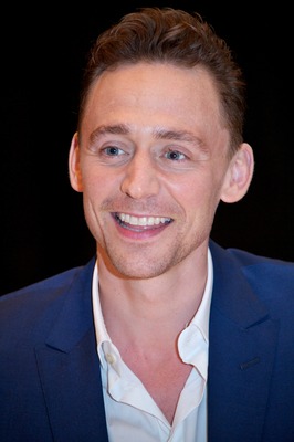 Tom Hiddleston Poster 2430073