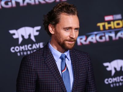 Tom Hiddleston Poster 2770996