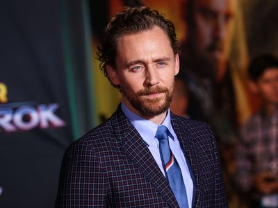 Tom Hiddleston Poster 2771026